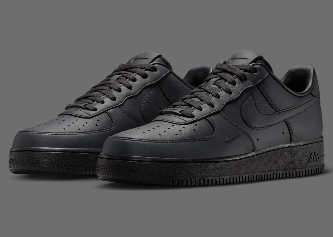 Nike Air Force 1 07 Low Triple Black